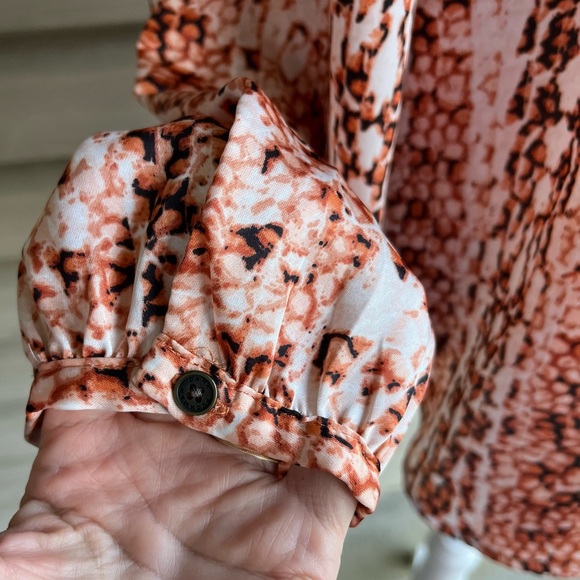 •Dana Buchman• Snakeskin Boho Popover Top - Size Medium - Picture 5 of 9